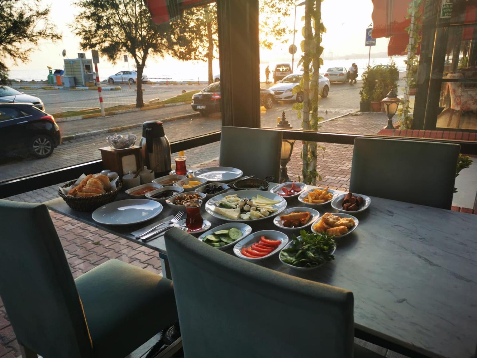 Asim Ve Nurhan Kocabiyik Oegretmenevi Istanbul Bagian luar foto